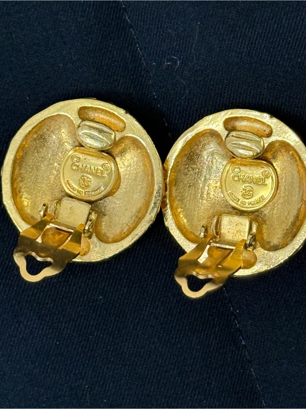 Chanel Vintage Gold Plated Gripoix Filligree Earrings with COA - Picture 7 of 10